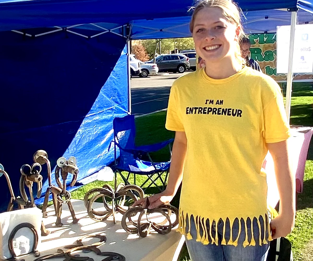 Addison selling her welded horseshoe art at an Arizona entrepreneur market